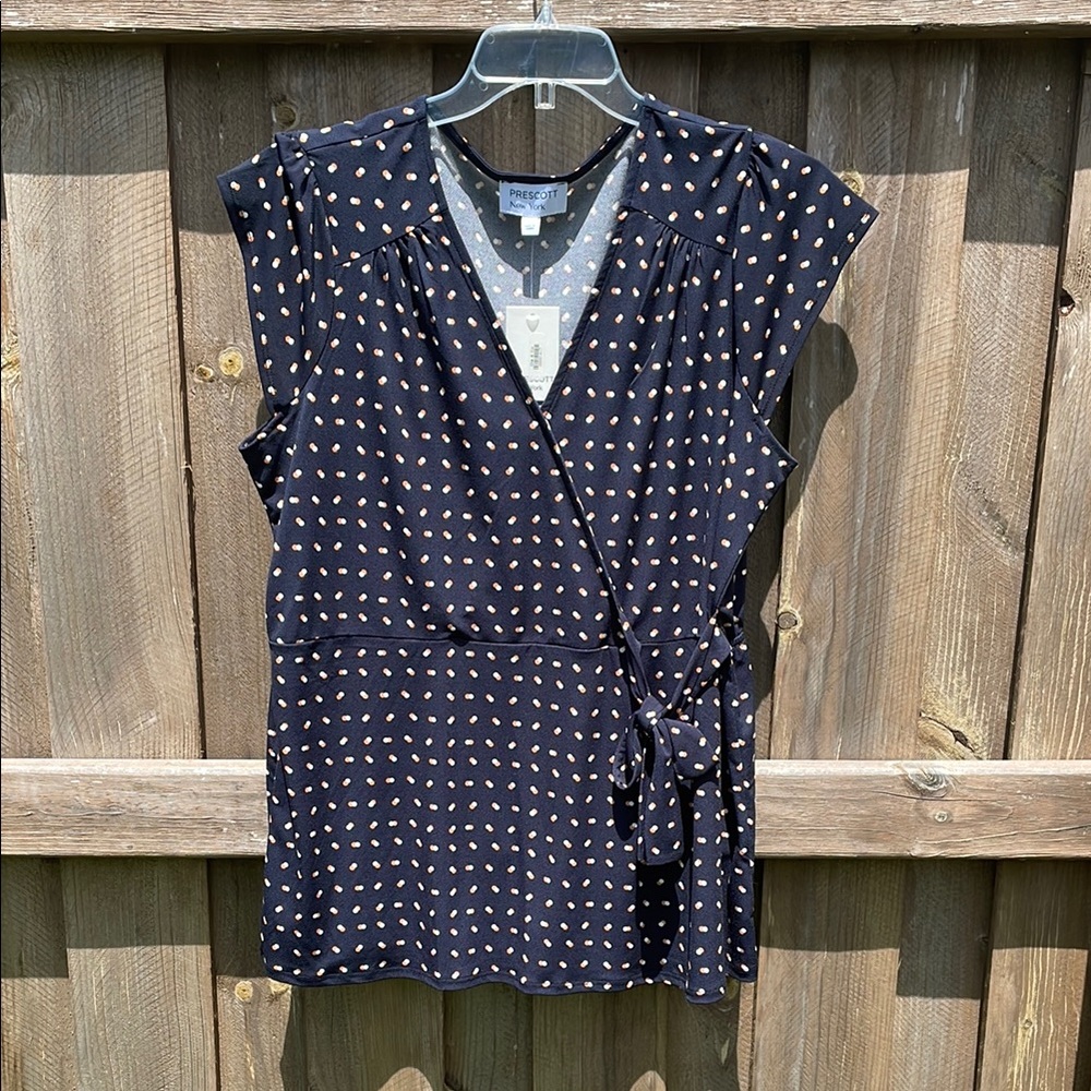Prescott New York  Blue and White Cap Sleeve Wrap Blouse 👚